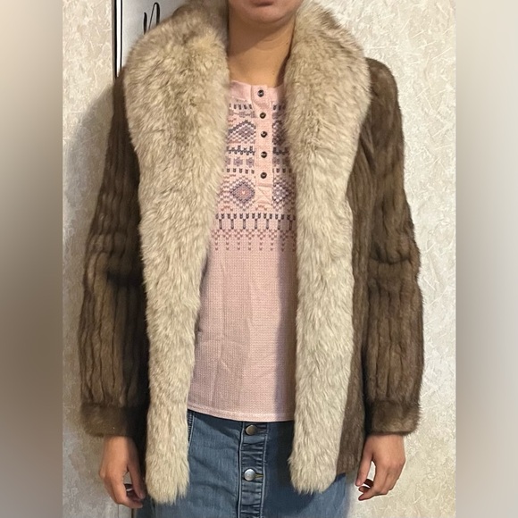 Beautiful Vintage Mink Coat - Picture 4 of 6